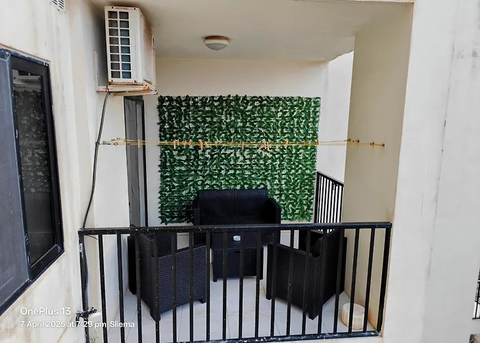 Beautiful 3 Bed Rm Apartment Close To Sea And Best Of Sliema