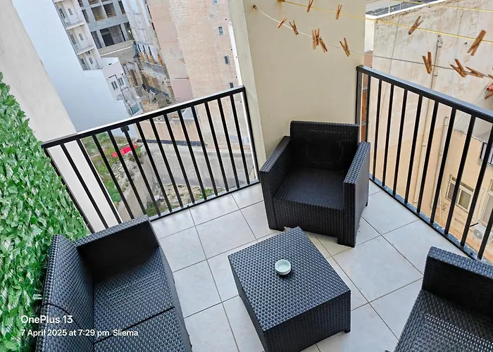 Beautiful 3 Bed Rm Apartment Close To Sea And Best Of Sliema