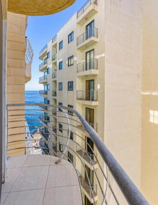 Beautiful 3 Bed Rm Close To Sea And Of