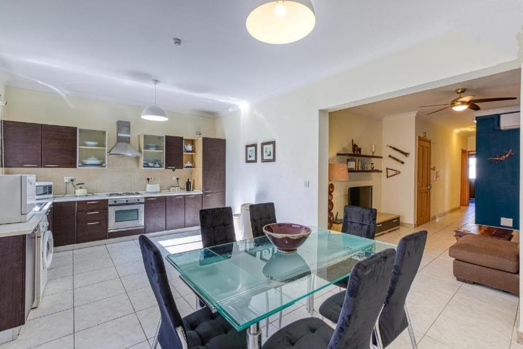Apartment Beautiful 3 Bed Rm Close To Sea And Of