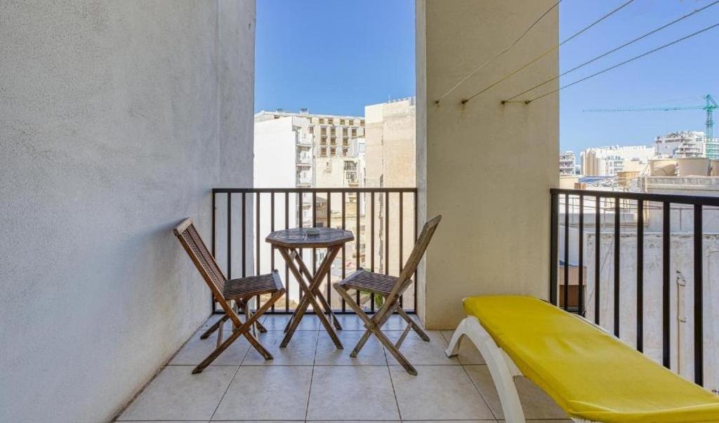 Beautiful 3 Bed Rm Close To Sea And Of Sliema