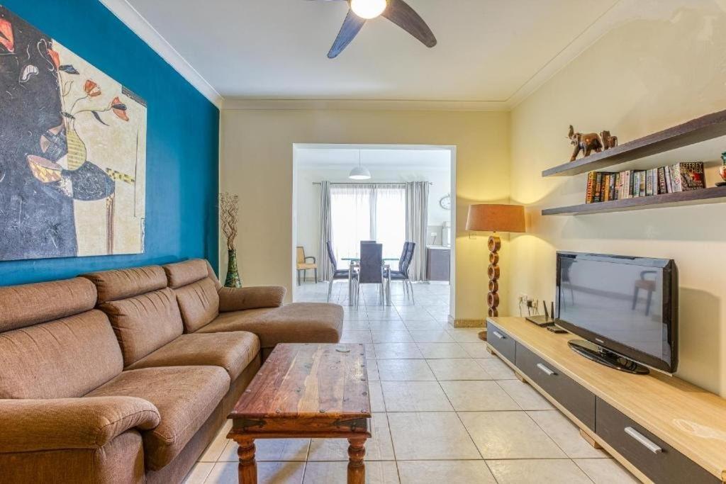 Beautiful 3 Bed Rm Close To Sea And Of Apartment