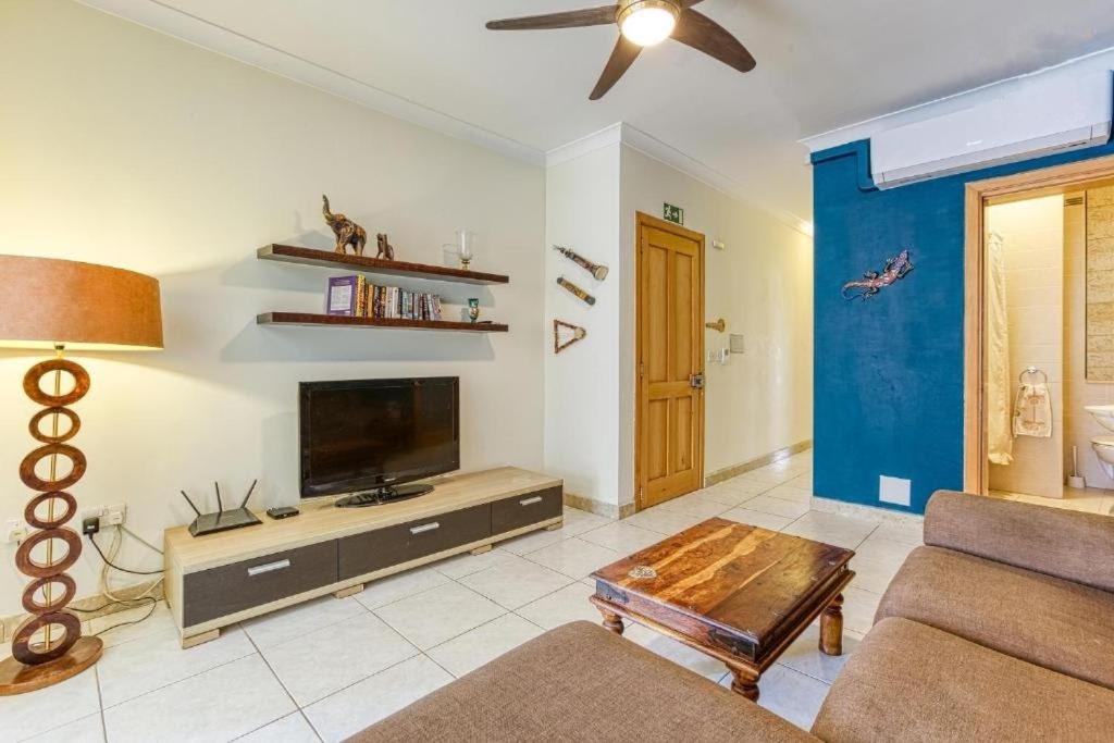 Beautiful 3 Bed Rm Close To Sea And Of Sliema