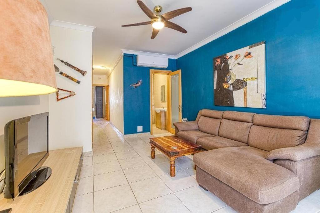 Beautiful 3 Bed Rm Close To Sea And Of Apartment *