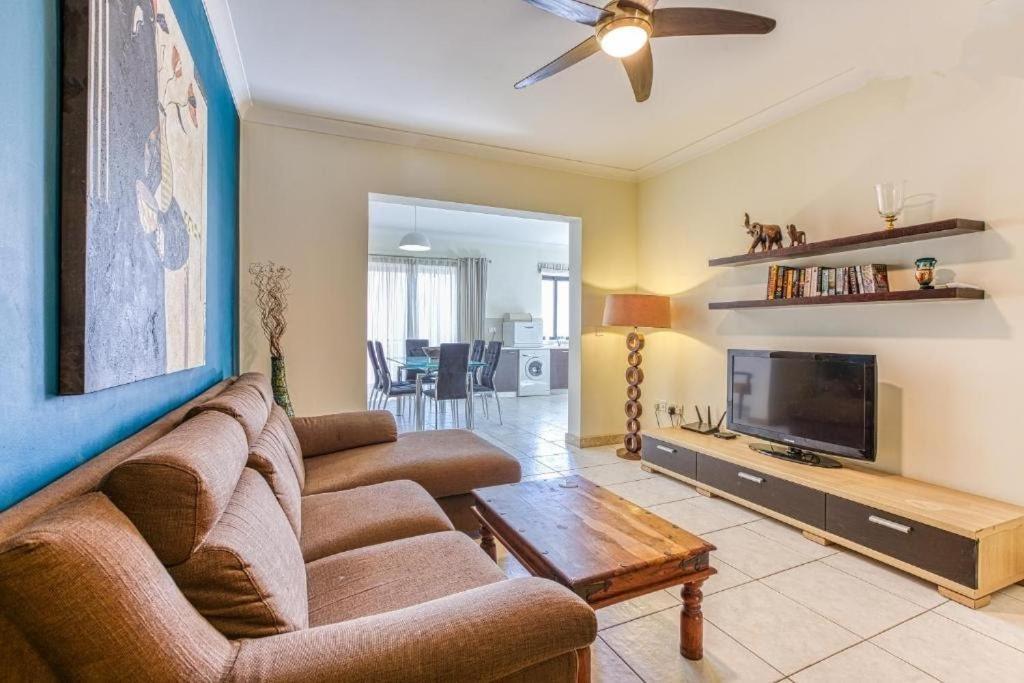Beautiful 3 Bed Rm Close To Sea And Of *