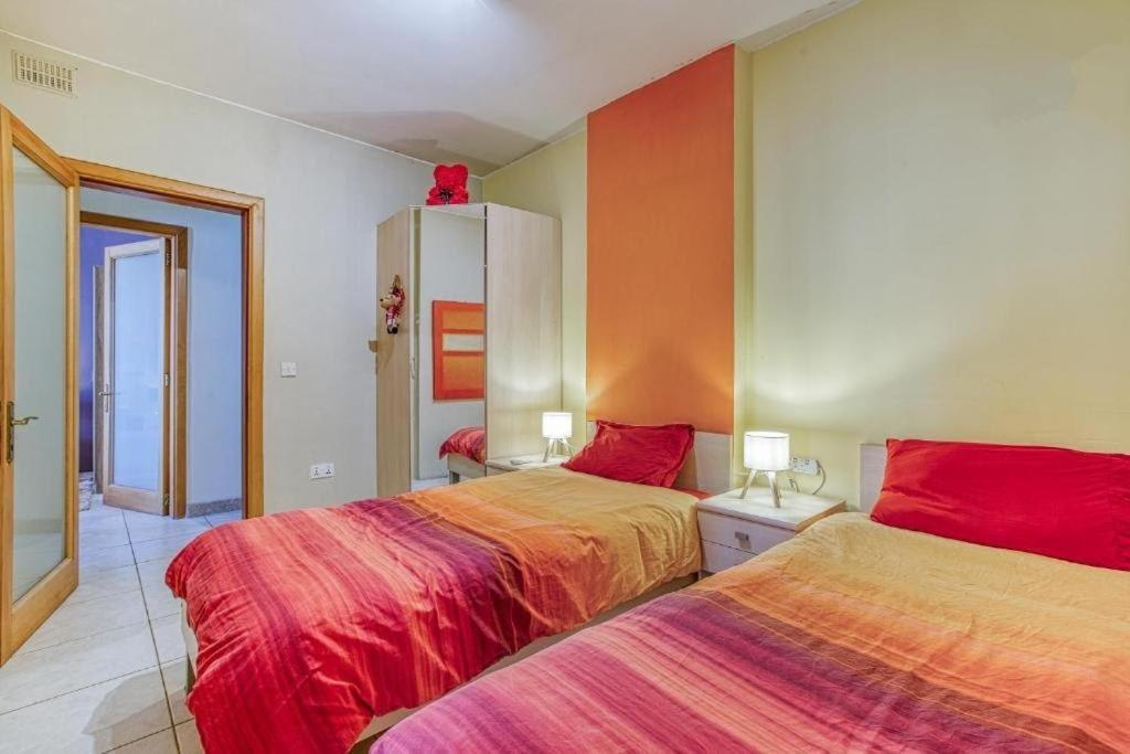 Beautiful 3 Bed Rm Close To Sea And Of Apartment Sliema