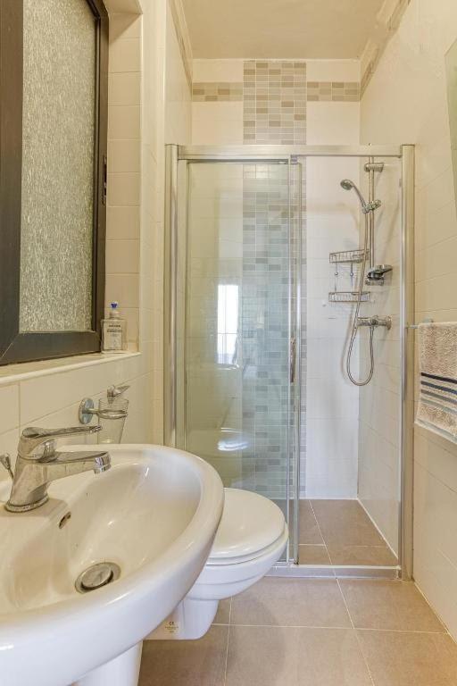 Beautiful 3 Bed Rm Close To Sea And Of *
