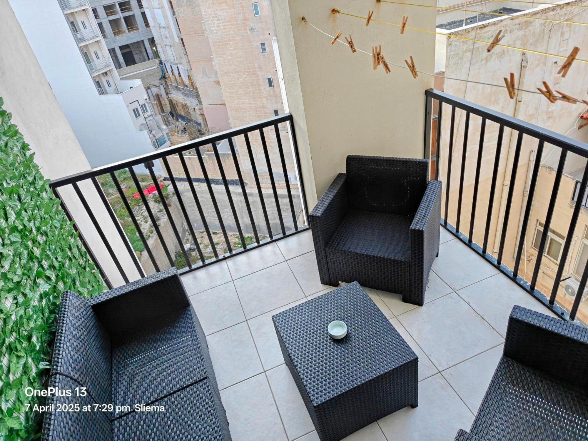 Beautiful 3 Bed Rm Close To Sea And Of Sliema